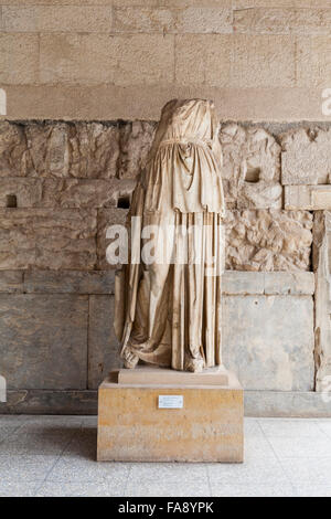 Statue des Bildhauers Eupranor, ursprünglich aus der Tempel des Apollo Patroos, auf dem Display an der Stoa des Attalos, Athen Stockfoto