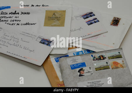 Briefe mit Briefmarken Post per Luft Stockfoto