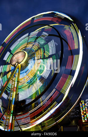 Unscharfe Lichter von spinning Riesenrad am Toronto Christmas Market Distillery District Stockfoto