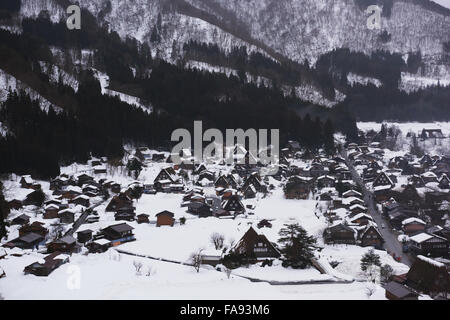 Shirakawa-Go Dorf unter dem Schnee, der Präfektur Gifu, Japan Stockfoto