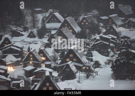 Shirakawa-Go Dorf unter dem Schnee, der Präfektur Gifu, Japan Stockfoto