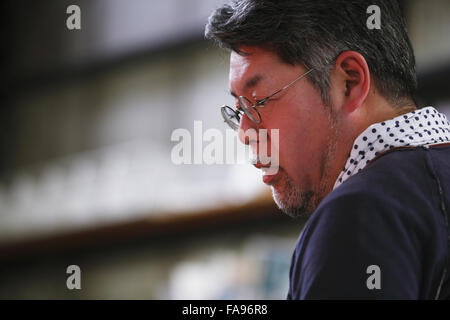 Japanische Glas Handwerker arbeiten im studio Stockfoto