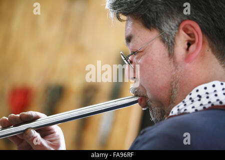 Japanische Glas Handwerker arbeiten im studio Stockfoto