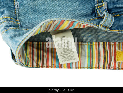 Closeup Modelabel mit Wäschepflege auf jeans Stockfoto