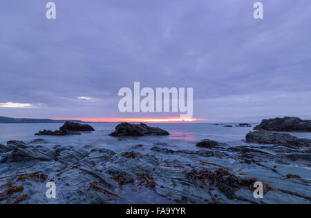 Sonnenaufgang über dem Hannafore in East Cornwall Stockfoto