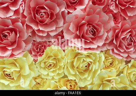 schöne Blumen Rosen aus Papier hergestellt Stockfoto