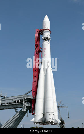 Modell einer sowjetischen Wostok-Rakete in WDNCh, Moskau, Russland. Stockfoto
