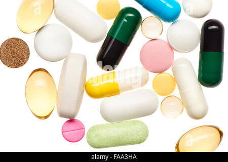 Verschiedene Tabletten und Kapseln, die isoliert auf weißem Hintergrund Stockfoto