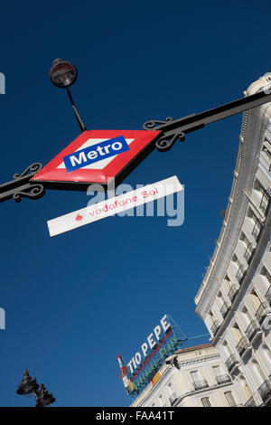 Metro Plaza Zeichen Vodafone Sol Madrid Stockfoto