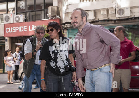 24. Dezember 2015 - Buenos Aires, erreicht Buenos Aires, Argentinien - Direktor Martin Sabbatella AFSCA Medien Watchdog Gebäude. Präsident Mauricio Macri Regierung kündigte ein Dekret zur Kontrolle übernehmen und ernannte Agustin Garzon, ein Mann von seiner eigenen Partei als Regisseur, sondern Sabbatella, gekennzeichnet durch Ex-Präsidentin Cristina Fernandez de Kirchner, weigert sich zurückzutreten, argumentieren, dass AFSCA gesetzlich autonom ist, und sein Mandat endet im Jahr 2017 und kann nicht per Dekret widerrufen werden. (Kredit-Bild: © Patricio Murphy über ZUMA Draht) Stockfoto