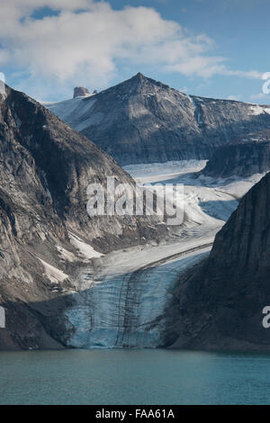 Berge, Gletscher und Fjorde auf Baffin Island, kanadische Arktis. Stockfoto