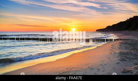 Ostsee-Landschaft bei Sonnenuntergang, Pommern, Polen Stockfoto