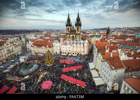 Weihnachtsmärkte in der Prager Altstädter Ring. Blick vom Tower, Prag, Tschechische Republik Stockfoto