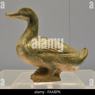 Keramik-Ente mit niedrig-gefeuertem grüner Glasur. Östliche Han, A.D.25-220 Shanghai Museum Stockfoto