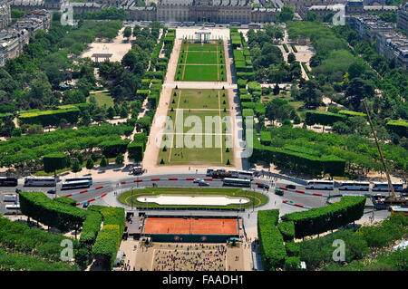 Champ de Mars aus der Eiffel-Turm, 7. Arrondissement, Paris, Ile de France, Frankreich Stockfoto