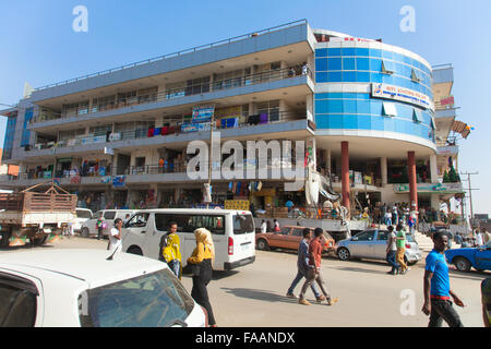 ÄTHIOPIEN ADDIS ABEBA, DEZEMBER 23,2013. Menschen auf der Straße in Addis Abeba Decemder 23,2013. Stockfoto