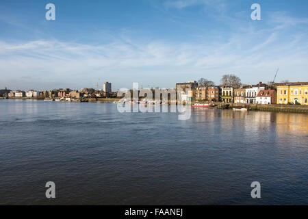 Eine Ausdehnung der Themse in Hammersmith im Westen von London, England, Großbritannien. Stockfoto