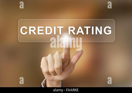 Business Hand Knopf Kredit-Rating auf Hintergrund unscharf Stockfoto