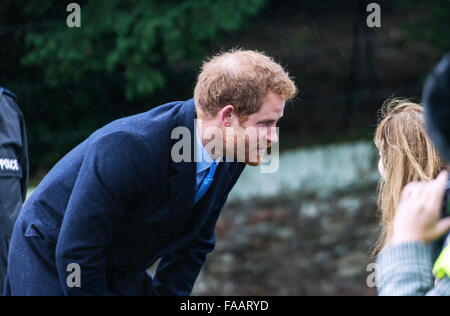 Sandringham, UK. 25. Dezember 2015.  Der königlichen Familie besucht den Weihnachtsgottesdienst in St Mary Magdelene auf Sandringham Immobilien Kredit: Ian Ward/Alamy Live News Stockfoto