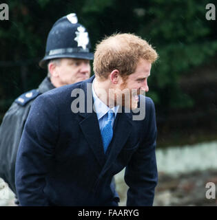 Sandringham, UK. 25. Dezember 2015.  Der königlichen Familie besucht den Weihnachtsgottesdienst in St Mary Magdelene auf Sandringham Immobilien Kredit: Ian Ward/Alamy Live News Stockfoto