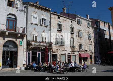 Quadratisch, alte Stadt, Pula, Istrien, Kroatien. Stockfoto