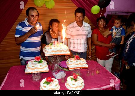 Geburtstag in PUERTO PIZARRO. Abteilung von Tumbes. Peru Stockfoto