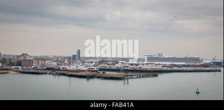 Blick auf gemischte Versand bei Southampton Docks Stockfoto