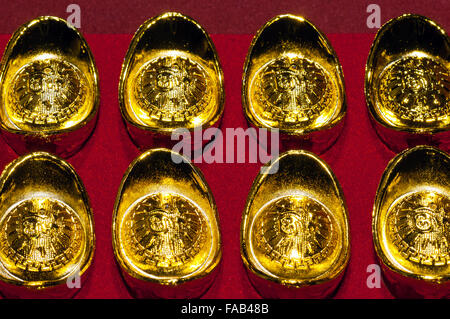 Kleine künstliche chinesische günstig Goldbarren in Studioumgebung Stockfoto