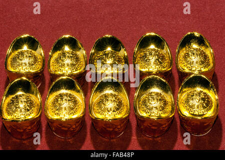 Kleine künstliche chinesische günstig Goldbarren in Studioumgebung Stockfoto