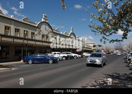 Historischen 1870 Gebäude komplett mit arbeiten Clocktower auf Kirche Straße Mudgee New South wales Australien Stockfoto