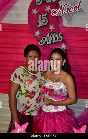 Quinceañera Party - 15 Geburtstag in PUERTO PIZARRO. Abteilung von Tumbes. Peru Stockfoto