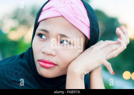 Porträt der jungen Asiatin islamischen Hijab zu tragen, vor Ort, Cebu, Philippinen Stockfoto
