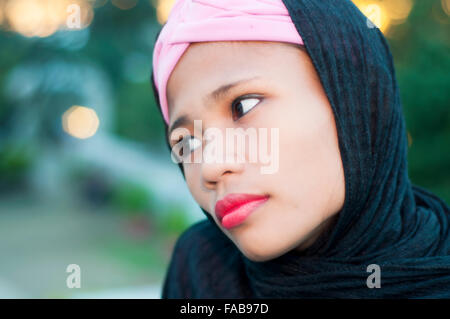 Porträt der jungen Asiatin islamischen Hijab zu tragen, vor Ort, Cebu, Philippinen Stockfoto