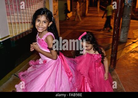 Quinceañera Party - 15 Geburtstag in PUERTO PIZARRO. Abteilung von Tumbes. Peru Stockfoto