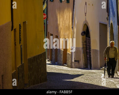 Straßenszenen in der Stadt Termeno Sulla Strada del Vino, Norditalien Stockfoto