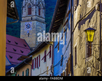 Straßenszenen in der Stadt Termeno Sulla Strada del Vino, Norditalien Stockfoto