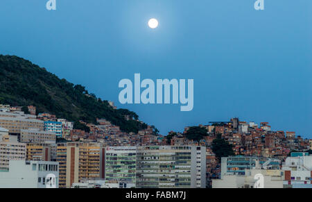 Favela, drängten sich brasilianische Slum in Rio De Janeiro Stockfoto