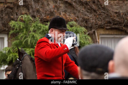 Wentbridge, West Yorkshire, Großbritannien. 26. Dezember 2015. Die Badsworth & Braham Moor-Jagd treffen im Dorf Wentbridge vor Beginn der jährlichen Boxing Day treffen. Bildnachweis: Chris Mcloughlin/Alamy Live-Nachrichten Stockfoto