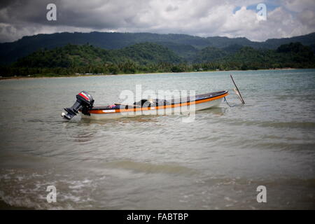 Papua, Indonesien. 15. Mai 2015. Schnellboote in der Bordertown Vanimo jenseits der Grenze von West-Papua in Papua New Guinea.The Bordertown Vanimo in Papua-Neu-Guinea ist ein wichtiger Umschlagplatz für West Papua ist Flucht vor Verfolgung zurück nach Hause. Benachbarten Papua-Neu-Guinea hat rund 10,000 West Papua Flüchtlinge. Fast alle geflohen politischen Verfolgung durch die indonesische Armee. © Rohan Radheya/ZUMA Draht/Alamy Live-Nachrichten Stockfoto