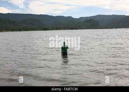 Papua, Indonesien. 13. Mai 2015. Abgebildet ist die Bordertown Vanimo kurz hinter der Grenze von West-Papua in Papua New Guinea.The Bordertown Vanimo in Papua-Neu-Guinea ist ein wichtiger Umschlagplatz für West Papua ist Flucht vor Verfolgung nach Hause. Benachbarten Papua-Neu-Guinea hat rund 10,000 West Papua Flüchtlinge. Fast alle geflohen politischen Verfolgung durch die indonesische Armee. © Rohan Radheya/ZUMA Draht/Alamy Live-Nachrichten Stockfoto