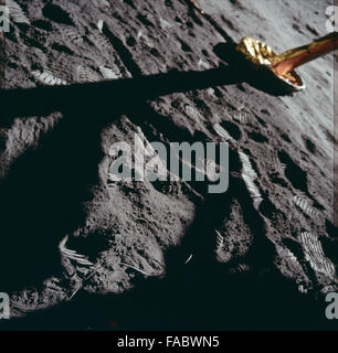 Dieses vollständige Fotoarchiv von Apollo 11 dokumentiert die erste bemannte Mondlandung. Es enthält unbearbeitete Bilder der Astronauten Neil Armstrong und Buzz Aldrin auf der Mondoberfläche sowie Michael Collins im Mondumlauf an Bord des Kommandomoduls. Stockfoto