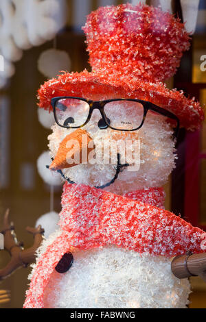 Schneemann in Gläsern von Lametta Weihnachtsschmuck Stockfoto