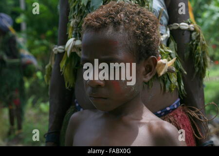 Papua, Indonesien. 15. Mai 2015. Abgebildet ist West Papua Flüchtlinge in Bordertown Vanimo kurz hinter der Grenze von West-Papua in Papua New Guinea.The Bordertown Vanimo in Papua-Neu-Guinea ist ein wichtiger Umschlagplatz für West Papua Verfolgung zurück nach Hause auf der Flucht ist. Benachbarten Papua-Neu-Guinea hat rund 10,000 West Papua Flüchtlinge. Fast alle geflohen politischen Verfolgung durch die indonesische Armee. © Rohan Radheya/ZUMA Draht/Alamy Live-Nachrichten Stockfoto