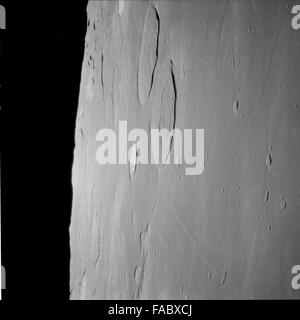 Das unberührte Fotoarchiv Apollo 11 enthält die komplette Sammlung unbearbeiteter Fotografien der historischen ersten bemannten Mondlandung. Die Astronauten Neil Armstrong und Buzz Aldrin schrieben Geschichte mit ihrem Mond Walk im Sea of Tranquility, während Michael Collins auf dem Command Module im Orbit blieb. Das Archiv erfasst wichtige Momente, einschließlich Erdaufgang und Operationen an der Mondoberfläche. Stockfoto