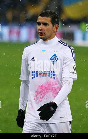 Kiew, UKRAINE - 29. November 2015: Derlis Gonzalez von Dynamo Kiew blickt auf in ukrainischen Premier-League-Spiel gegen FC Chornomorets Odesa NSK Olimpiyskyi Stadium Stockfoto