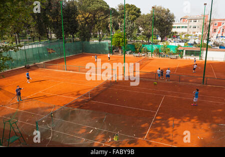 Neapel, Italien - 6. Mai 2015: Tennisplätze des Circolo Canottieri Napoli Club in Stadt Zentrum von Neapel, Italien Stockfoto