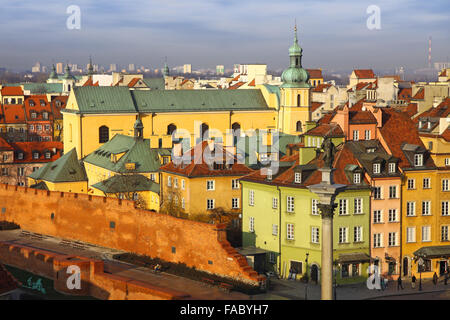 Gebäude auf dem Altstädter Ring (Plac Zamkowy) in Warschau, Polen Stockfoto