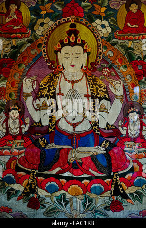 Seide Gobelinstickerei, Stickerei, Baisha Naxi Stickerei Institut, Wandbehänge, buddhistische Thangkas, Lijiang, Yunnan Provinz, VR China, China Stockfoto