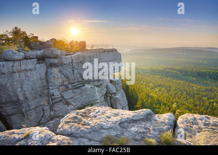 Szczeliniec Wielki Nationalpark bei Sonnenuntergang - Tafelbergen, Polen Stockfoto