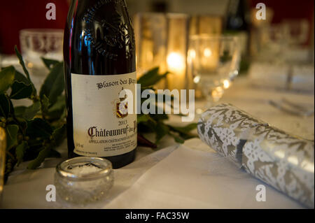 Ein Esstisch für Weihnachtsessen gelegt Stockfoto